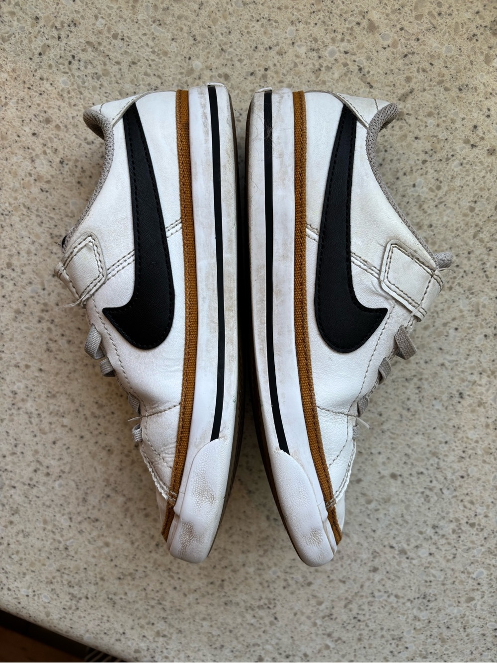 Nike Kids White & Black Low-Top Sneakers with Velcro Strap in Size 2